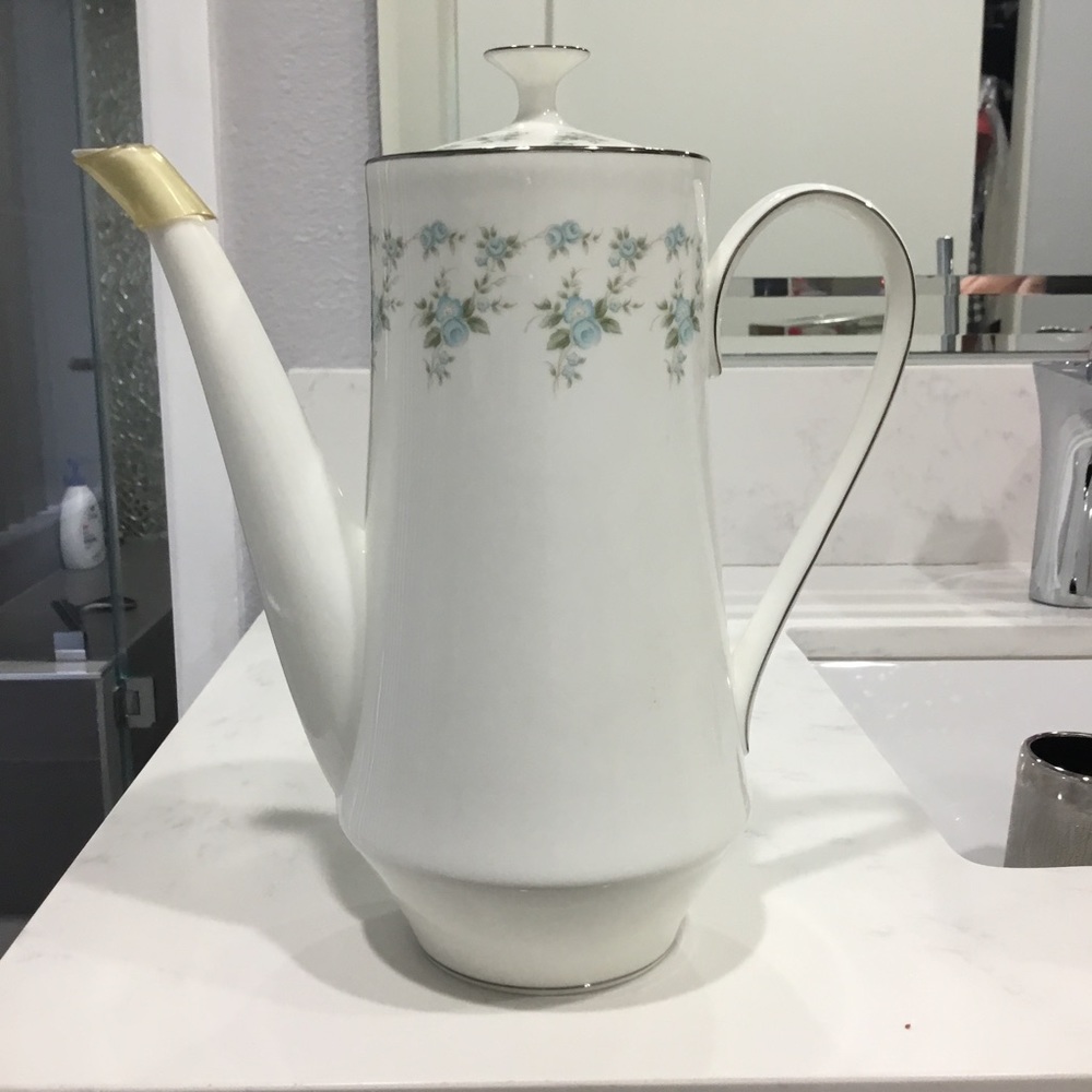 VTG Mikasa Bone China Coffee pot & Lid. Brearley pattern. EUC